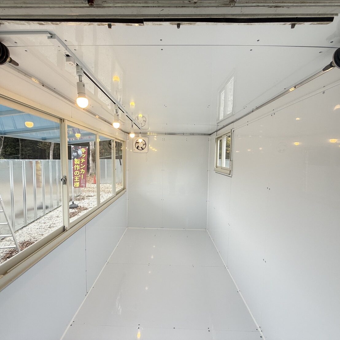 【1.5トンベース】1日100万売り上げを叶えた　キッチンカー製作事例