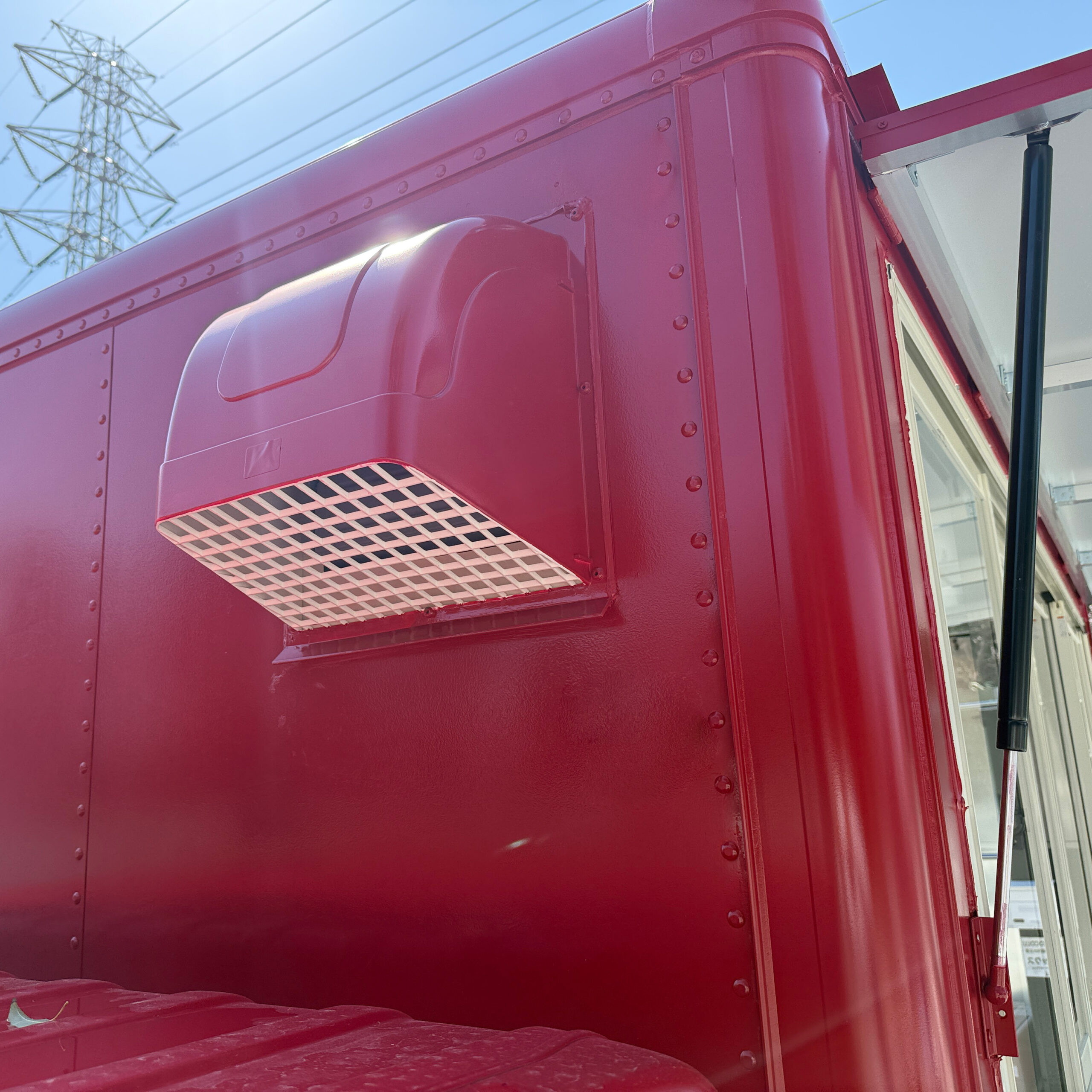 【1.5トンベース】1日100万売り上げを叶えた キッチンカー製作事例