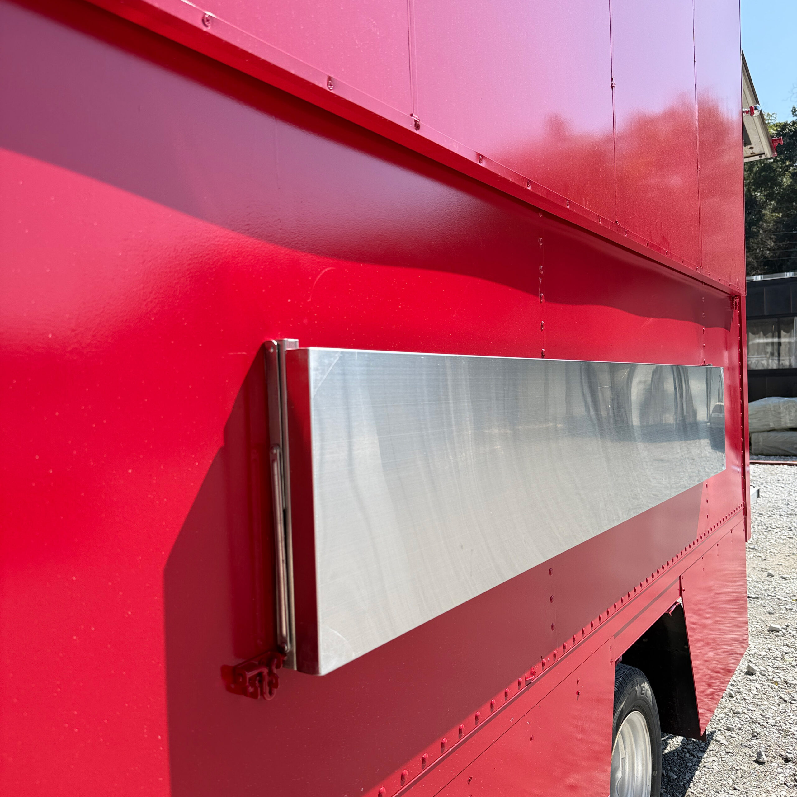 【1.5トンベース】1日100万売り上げを叶えた キッチンカー製作事例