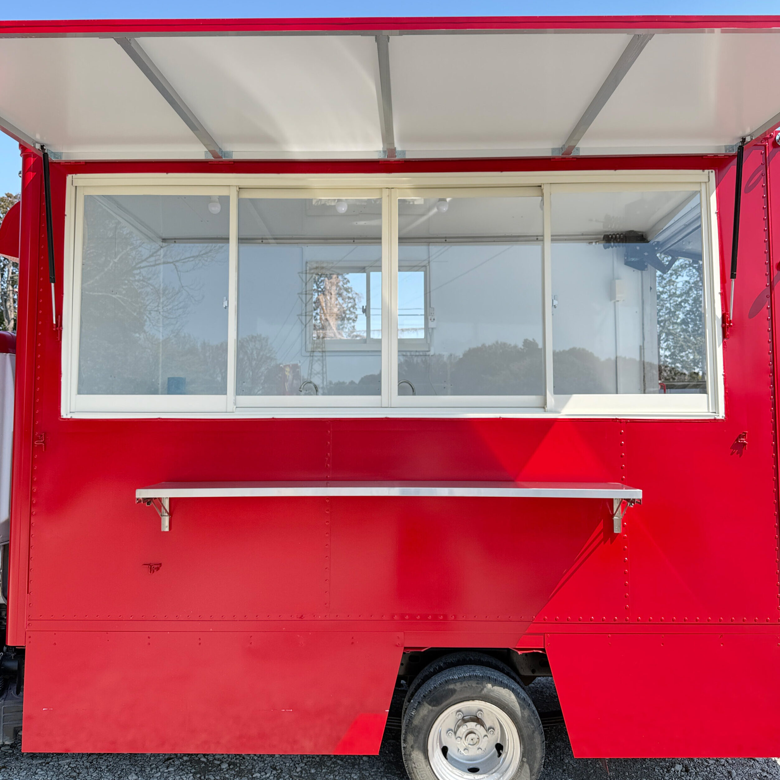 【1.5トンベース】1日100万売り上げを叶えた キッチンカー製作事例